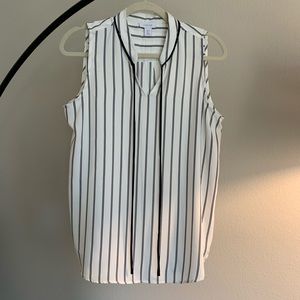 Cute sleeveless mandarin collar blouse